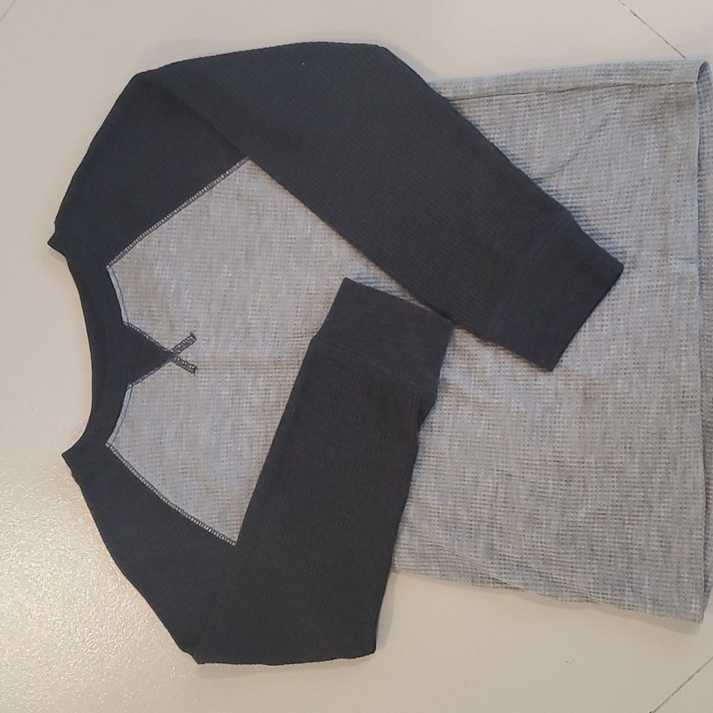 Two toned Boys Long sleeve Thermal shirt, Size XS 6-7